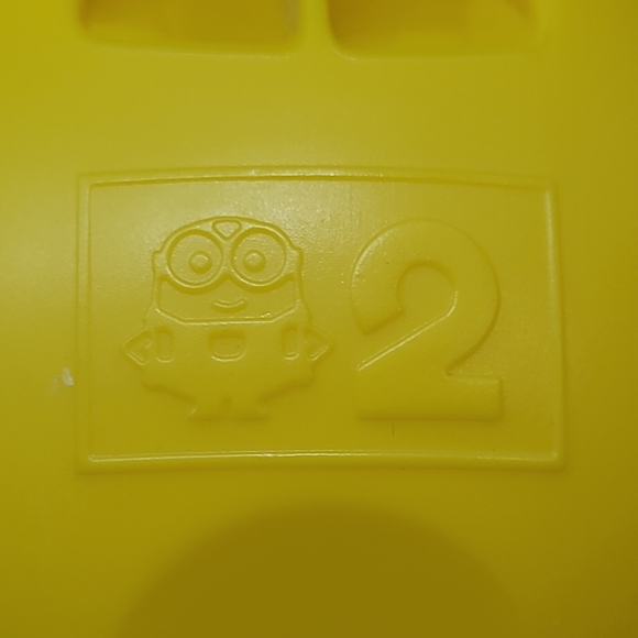 NEW 2019 McDONALDS HAPPY MEAL TOY MINIONS RISE OF GRU HAWAIIAN HULA DANCER - Picture 9 of 11